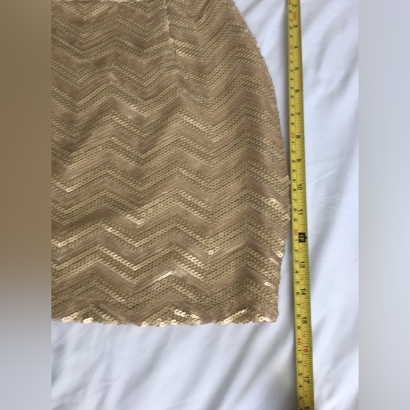 Gorgeous EUC Tobi fully sequined soft gold fully lined miniskirt. - Picture 3 of 7